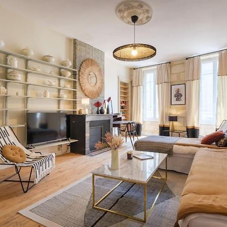 Appartement Avec Son Patio Dans Centre Historique De Bourg 外观 照片