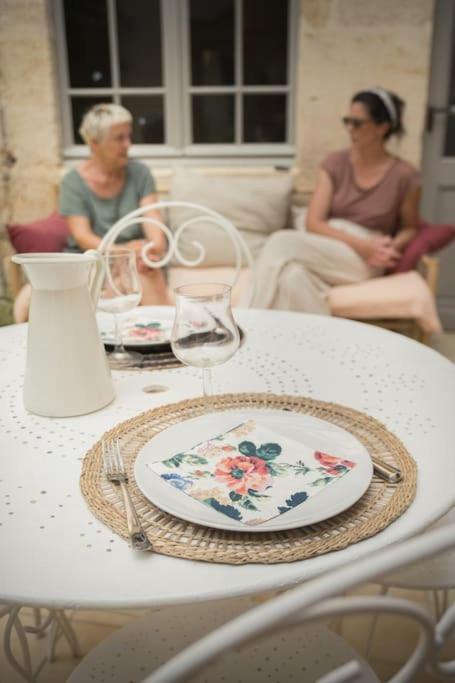 Appartement Avec Son Patio Dans Centre Historique De Bourg 外观 照片