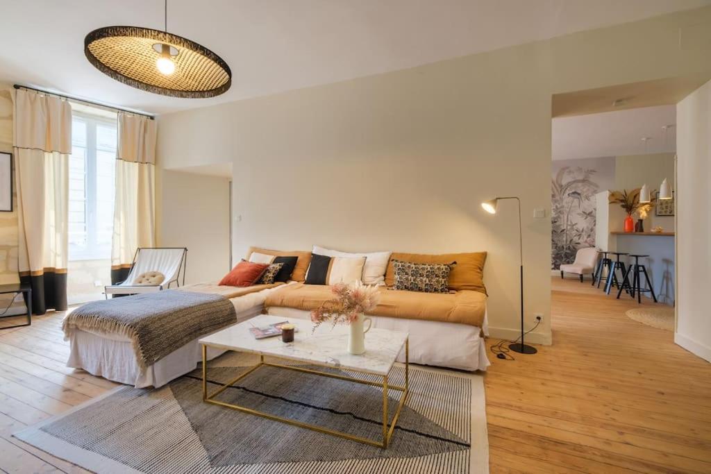 Appartement Avec Son Patio Dans Centre Historique De Bourg 外观 照片
