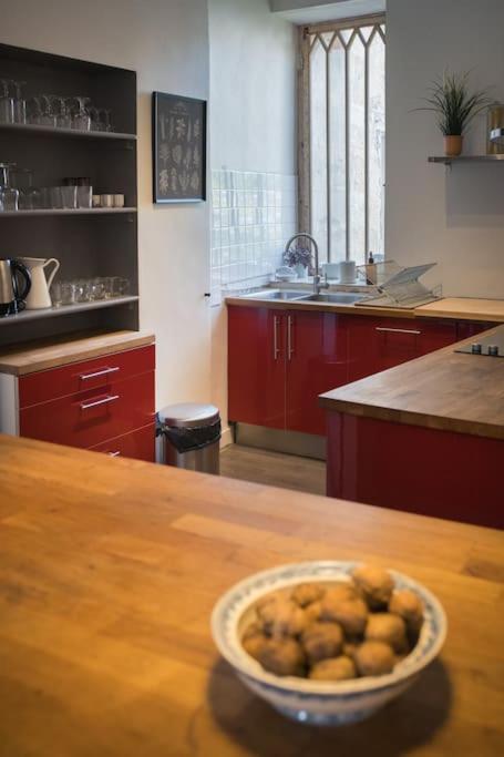 Appartement Avec Son Patio Dans Centre Historique De Bourg 外观 照片