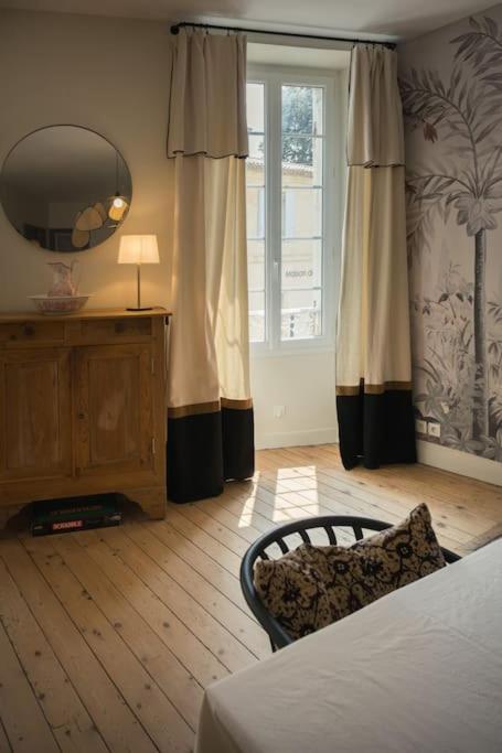 Appartement Avec Son Patio Dans Centre Historique De Bourg 外观 照片