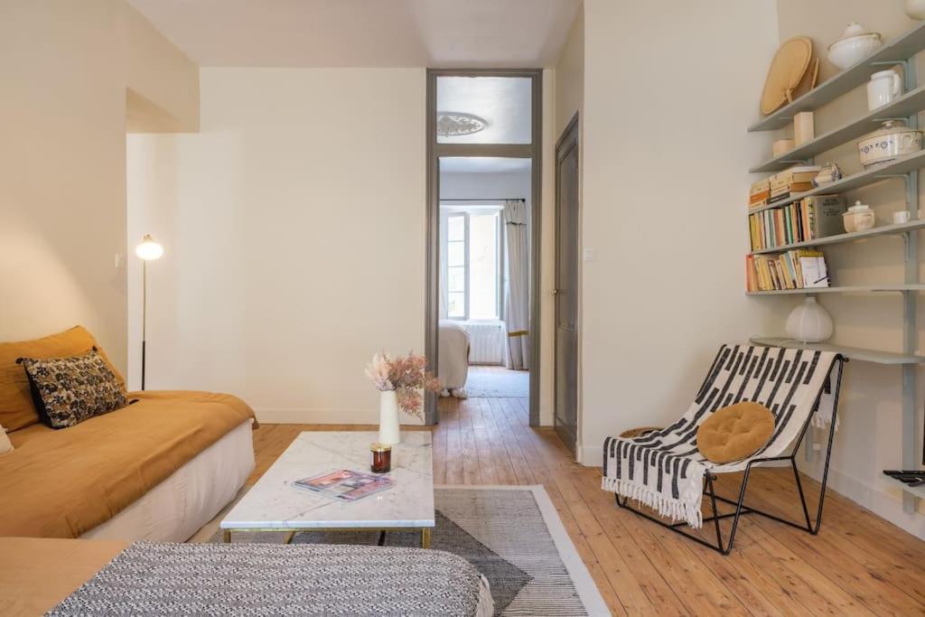 Appartement Avec Son Patio Dans Centre Historique De Bourg 外观 照片