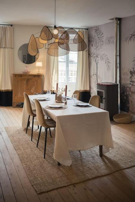 Appartement Avec Son Patio Dans Centre Historique De Bourg 外观 照片