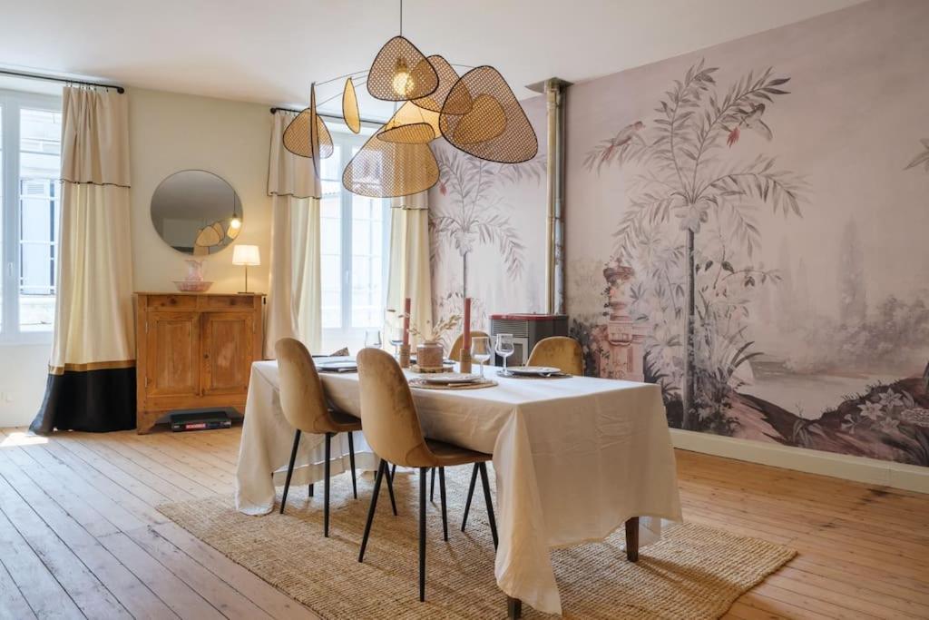 Appartement Avec Son Patio Dans Centre Historique De Bourg 外观 照片